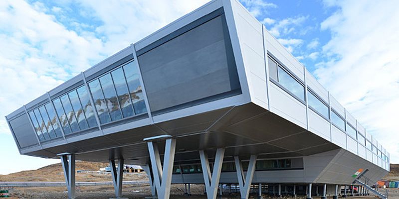 In Deutschland geht der European Steel Design Award 2013 an die Errichter der antarktischen Forschungsstation Bharati.