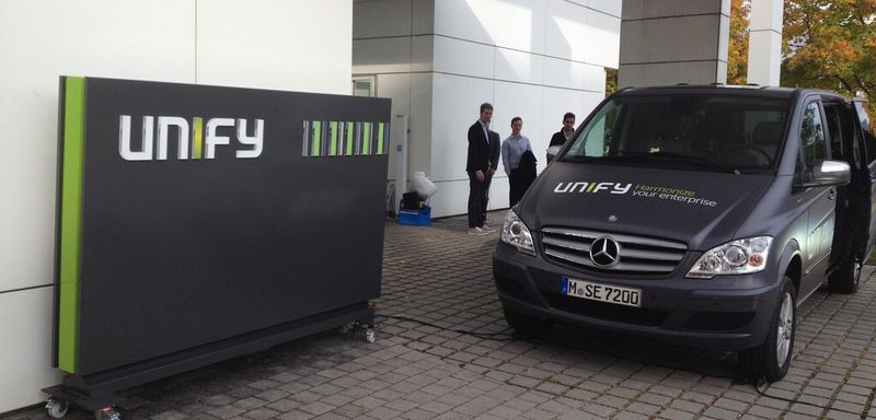 Kurz nach der Bekanntgabe des neuen Brandings waren Firmenschilder und Autoaufdrucke bereits angepasst.