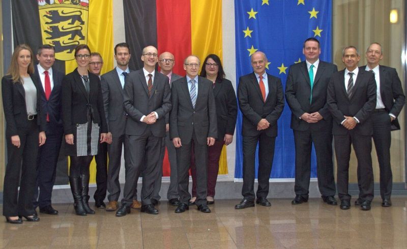 Delegation von Medizintechnik-Unternehmen in Brüssel (v.l).: Carmen Butsch (Karl Storz), Jan Unverhau (IHK Schwarzwald-Baar-Heuberg), Yvonne Glienke (MedicalMountains), Reinhold Bücher (KLS Martin), Sven Lazic (Peter Lazic), Martin Leonhard (Karl Storz), Christian Sowada (Admedes), Peter Gebhard (Dräger), Heike Zepf (Zepf Medical Instruments), Konrad Kobel (Aesculap), Dick Boxem (Rudolf Medical), Thomas Marquard (Aesculap), Michael Herzog (Henke-Sass, Wolf).