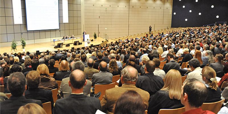 Gut besuchte Informationsveranstaltungen des VCI zu Reach und GHS zeugen von der anhaltenden Aktualität der Thematik. Hier informierte der VCI rund 1000 Firmenvertreter über die neuesten Entwicklungen rund um das europäische Chemikalienrecht.