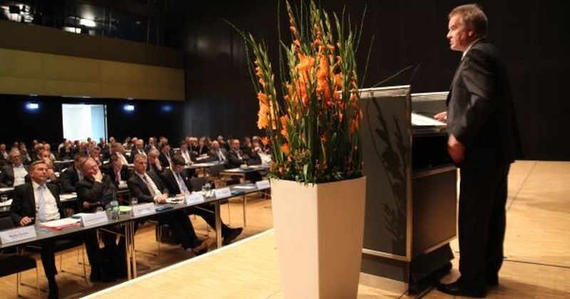 Franz Untersteller, Minister für Umwelt, Klima und Energiewirtschaft im Land Baden-Württemberg, bestätigt Handlungsbedarf: „Das EEG war Geburtshelfer, jetzt muss das Gesetz ins Erwachsenenalter überführt werden.“