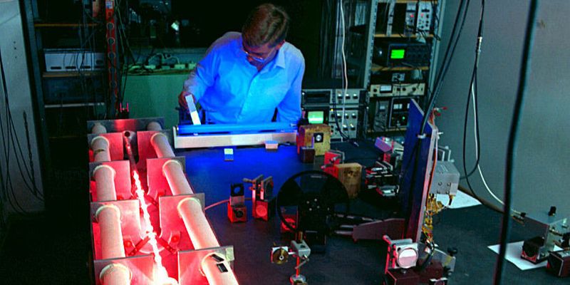 Die Entwicklung des Meters - vom Metallstab über die Kryptonlampe zur Geschwindigkeit von Laserlicht