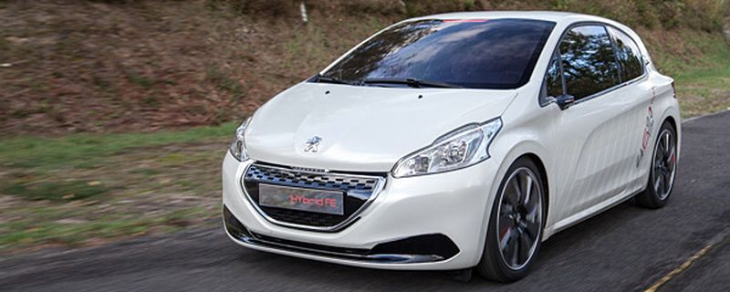 Welcher Minimalverbrauch ist in einem modernen Kleinwagen der Polo-Klasse realisierbar? Die französische Antwort auf diese Frage präsentiert Peugeot mit dem 208 Hybrid FE.