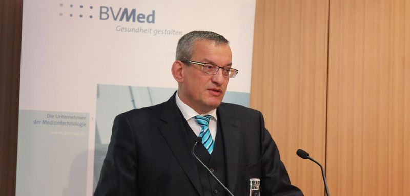 „Die Rahmenbedingungen für die Medizinprodukte-Unternehmen haben sich in Europa und speziell in Deutschland in der letzten Zeit zunehmen verschlechtert“, sagt der BVMed-Vorstandsvorsitzende Dr. Meinrad Lugan.