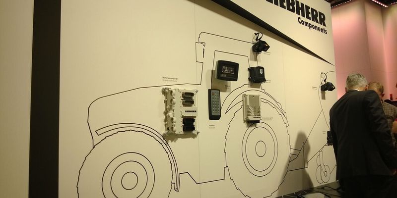 Auf der Agritechnica 2013 präsentiert Liebherr ein Steuerungssystem, das speziell für den Einsatz in mobilen Bau- und Landmaschinen entwickelt wurde.