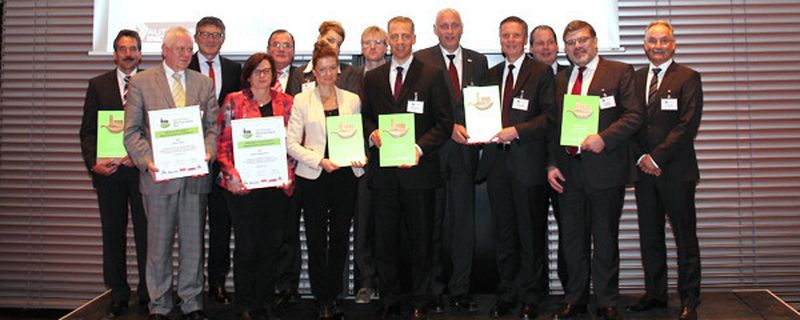 Kosten senken und die Umwelt schonen: Die sechs Preisträger des „Lean & Green Efficiency Award 2013“ stellten eindrucksvoll unter Beweis wie das funktioniert. Dafür erhielten sie am 5. November die Auszeichnung für nachhaltige und ressourcenschonende Produktion.