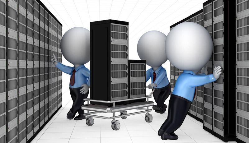 IT-Racks bieten Server, Router und Switches quasi ein Zuhause. Der Ein- und Ausbau sollte möglichlist unkompliziert vonstatten gehen können.