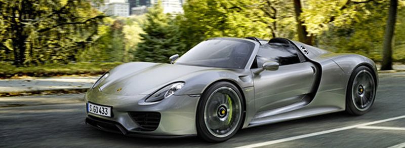 Die Porsche-Zukunft des Sportwagens: Der 918 Spyder. Auf der Nordschleife ist er das schnellste Serienauto der Welt – und auf dem Prüfstand verbraucht er nicht mehr als ein Kleinwagen.