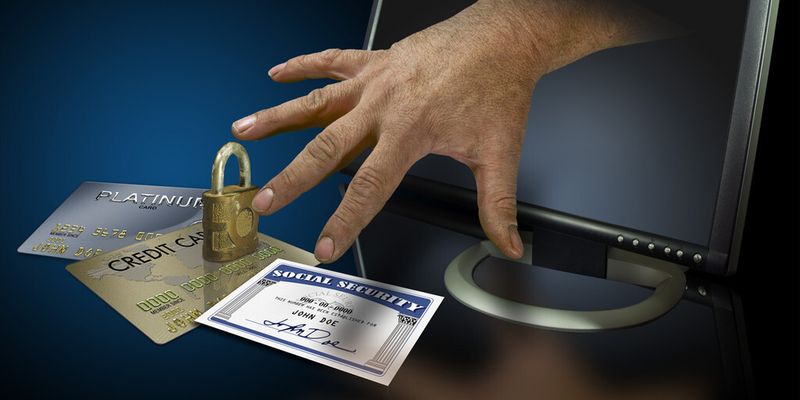 Cyberkriminelle suchen sich für Phishing Angriffe nur wenige Schlüsselziele in Unternehmen aus, verursachen deutschen Unternehmen aber damit pro Jahr einen Schaden von ca. 3,5 Mio Euro.