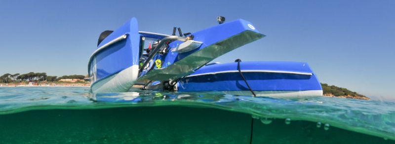 Das elektrisch betriebene Freizeit-Boot Platypus verbindet die Wassersportarten Bootfahren und Tauchen.