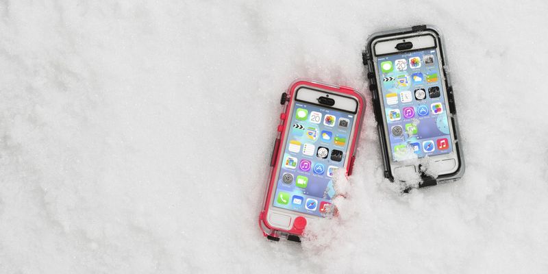 Das Survivor + Catalyst Waterproof Case von Griffin eignet sich ideal für alle Wintersportler, die Ihr iPhone unterwegs vor Schnee und Matsch schützen wollen.
