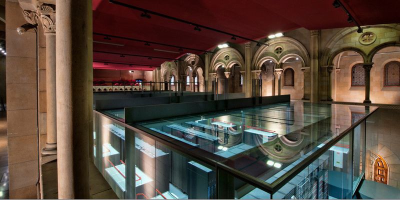 MareNostrum (lateinisch für „unser Meer“, eine alte Bezeichnung für das Mittelmeer) ist ein Supercomputer an der Universitat Politècnica de Catalunya in Barcelona. Der IBM-Cluster ist in eine säkularisierte Kapelle eingebaut und von hohen Glaswänden umgeben.