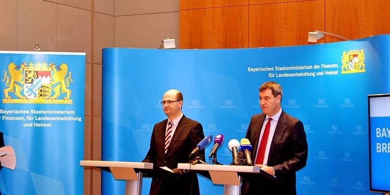 Bayerns neuer CIO, Finanzminister Dr. Markus Söder (r.), und Staatssekretär Albert Mühlacker erläutern die Breitbandinitiative des Freistaats