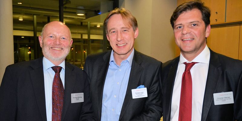 Der Hersteller mit einem seiner Top-Partner (v. l.): Bernhard Montag, Marketing Manager bei Oracle, Rüdiger Rath, Geschäftsführer Inforsacom, und Christian Werner, Channel-Chef von Oracle.