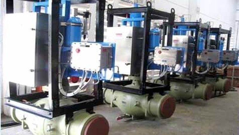 The correct way to sling valves when taken up for installation Vs. the incorrect way to sling valves