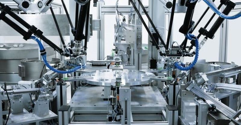 Die Mischung macht's: Oft ist die energieeffizienteste Lösung eine Mischung aus elektrischer und pneumatischer Antriebstechnik wie bei vielen einbaufertigen Handhabungssystemen.