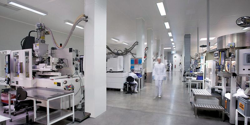 Bemerkenswert: Messungen bei Union Plastic haben gezeigt, dass ein in Sachen Luftströmung gut kontrollierter Reinraum der ISO-Klasse 9 durchaus die Performance eines Reinraumes der ISO-Klasse 8 erreichen kann.