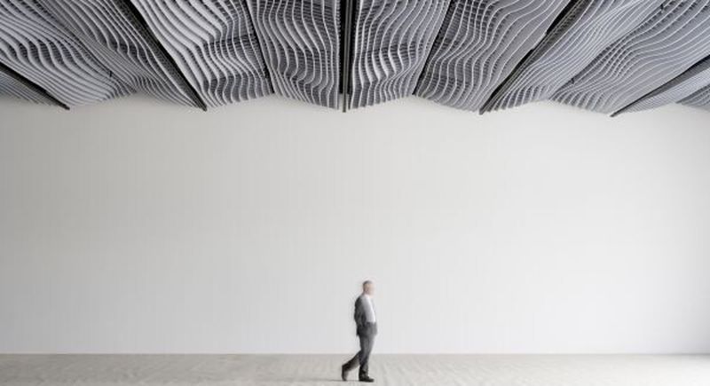 Das prämierte Wave-Akustikmodul im Konferenzraum der Messe Luzern.