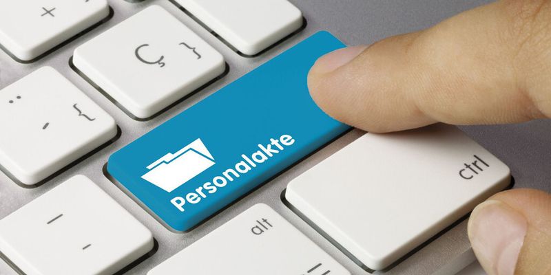 Die elektronische Personalakte informiert HR-Mitarbeiter auf Knopfdruck, senkt dadurch den Verwaltungaufwand. Ganz ohne ist die Umstellung jedoch nicht, das Projekt setzt eine gründliche Vorbereitung und Planung voraus.