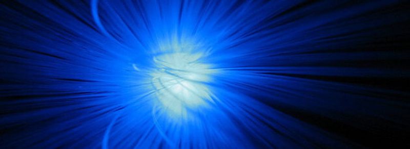 Blaues Licht in Glasfasern: Die wachsende Verbreitung der Netzwerktechnologie lässt die Nachfrage nach Germanium steigen.