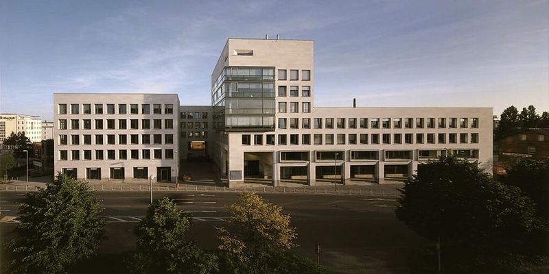 Seit 25 Jahren bietet UBL individuelle Software und Dienstleistungen, hauptsächlich für mittelständische Kunden.