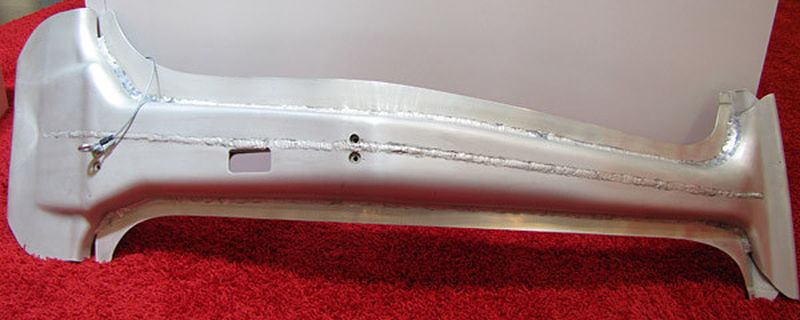 Das B-Säulen-Handmuster aus Magnesium/ME100; vorgestellt auf der IAA 2011.