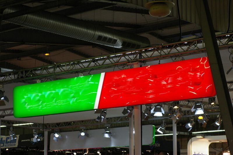 Simodec 2014: Qui se cache donc derrière ce logo vert et rouge terriblement lumineux ?