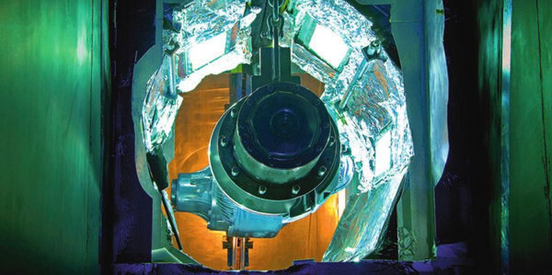 Bild 1: Die Aushärtung unter Inertgasatmosphäre ermöglicht es, komplexere dreidimensionale Bauteile komplett mit UV-Lacken zu beschichten und zu vernetzen.