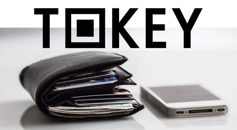 Geht es nach dem Berliner Startup-Unternehmen Tokey, sollen sich Benutzer bei Transaktionen künftig nur noch mit dem Smartphone, statt mit Bank- und Kundenkarten ausweisen.