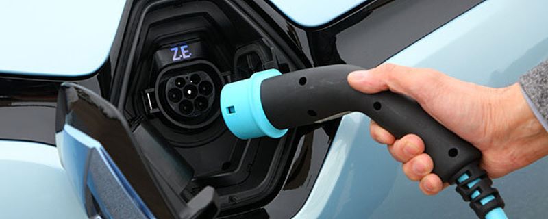 Der Verband der Automobilindustrie (VDA) sagt für das Jahr 2014 deutlich steigende Verkaufszahlen bei Elektroautos voraus. Der Hauptgrund sei demnach die Ankündigung der deutschen Hersteller, bis Ende 2014 insgesamt 16 neue E-Modelle auf den Markt zu bringen.