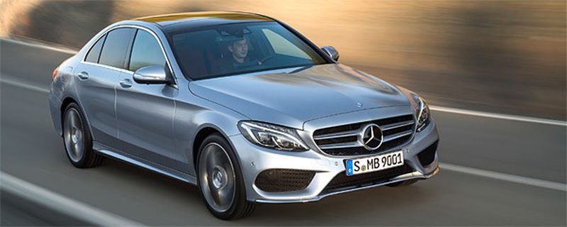 Die neue C-Klasse ist die größte bisher – und die, die seit der „Geburt“ des Baby-Benz 1982 dem großen Bruder E-Klasse technologisch am nächsten steht. Seit 15. März steht die Neuauflage bei den Händlern.
