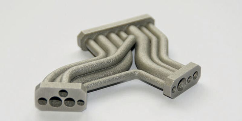 Bild 1: 3D-Druck vom Dienstleister, wie im Laserschmelzverfahren hergestellte Schlauchverbindung im Bild, kann sich für den Auftraggeber lohnen.