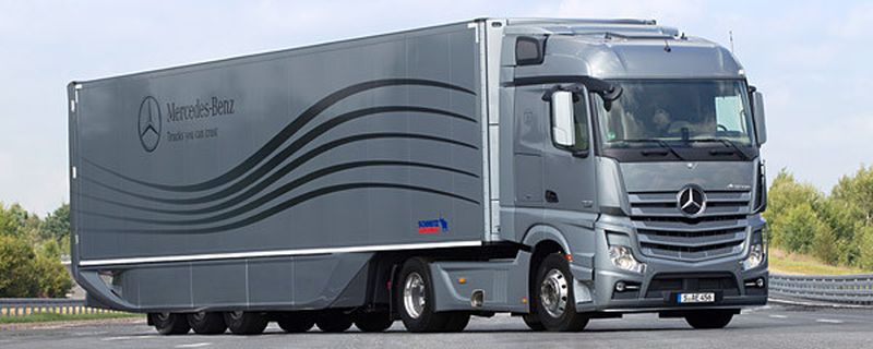 Bis zum Ende des Jahrzehnts will die EU-Kommission neue Vorschriften zu den Lkw-Maßen einführen, wobei besonders Länge und Gewicht ins Blickfeld geraten sind. Auslöser dafür war der Treibstoffverbrauch und damit der CO2-Ausstoß.