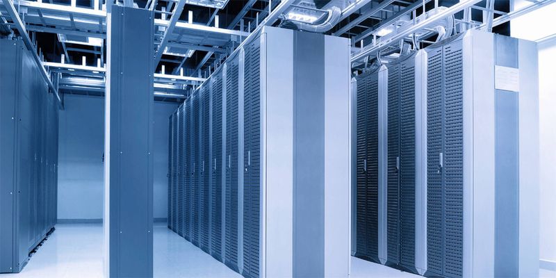Im Artikel beschreibt Thomas Wittbecker von Adacor grundsätzliche Ansätze, wie man die IT-Infrastruktur im eigenen Unternehmen auch in Zukunft zu einem handfesten Wettbewerbsvorteil ausbauen kann.