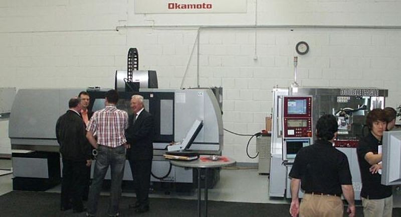 Okamoto übernimmt für die Postleitzahlengebiete 1 bis 5 die Betreuung von Bestands- und Neukunden selbst.