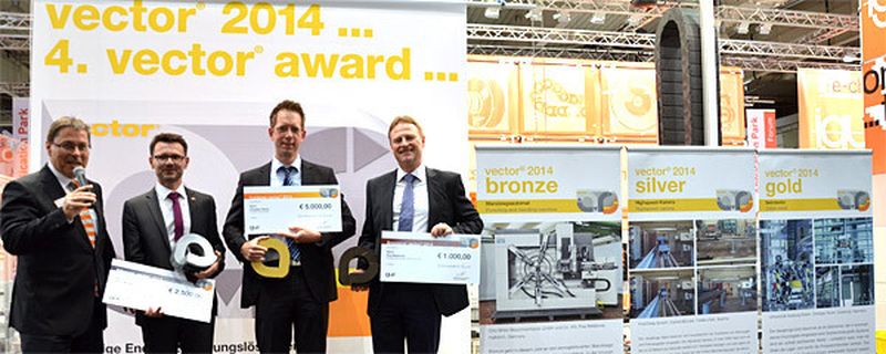 Die Gewinner des Vector Award 2014: (V. l. n. r.) Harald Nehring, Igus GmbH, Dieter Bencer, Igus Österreich (stellvertretend für Firma Frontone GmbH, Silber Vector), Dr. Tobias Bruckmann, Universität Duisburg-Essen (Gold Vector), Norbert Muche, Otto Bihler Maschinenfabrik GmbH & Co. KG (Bronze Vector).