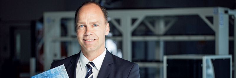 "Das Konzept der Fraktalen Fabrik, das Herr Warnecke beschreibt, ist aktueller denn je und sinnstiftend für viele Unternehmen des produzierenden Gewerbes in Deutschland und auf der ganzen Welt", sagte Prof. Thomas Bauernhansl, Institutsleiter des Fraunhofer IPA.