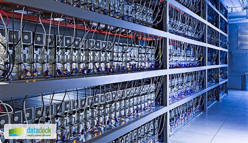 Das Rechenzentrum des Provider Server4You "Datadock" entstand aus dem Umbau einer ehemaligen Lagerhalle im Hafengebiet Straßburgs; weitere Fotos: siehe Bildergalerie