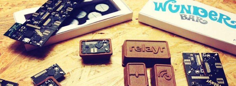 WunderBar von relayr: Auf dem ersten Blick ähneln die Teile des IoT-Kits einem Schokoriegel
