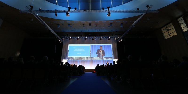 Zur OpenText Innovation Tour 2014 in München informierte DACH-Chef Roger Illing rund 800 Kunden und Partner über Herausforderungen und Chancen der globalen Digitalisierung und der digitalen Transformation.