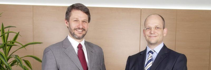 Die Geschäftsführer von E-T-A Elektrotechnische Apparate: (im Bild von links nach rechts) Dr. Clifford Sell und Philip Poensgen