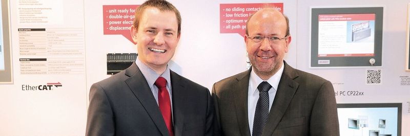 v.l. Tomáš Halva, Geschäftsführer der am 1. März gegründeten Beckhoff-Tochterunternehmen in der Tschechischen Republik, und Jens-Olaf Brede, Area Sales Manager aus der Beckhoff-Unternehmenszentrale.