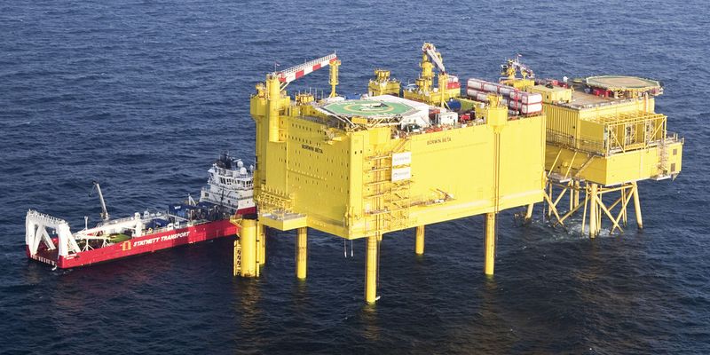Das Kernstück der Netzanbindung Borwin 2 ist die Offshore-Konverterplattform Borwin Beta, auf der die Siemens-Anlage zur Hochspannungsgleichstrom-Übertragung (HGÜ) untergebracht ist.