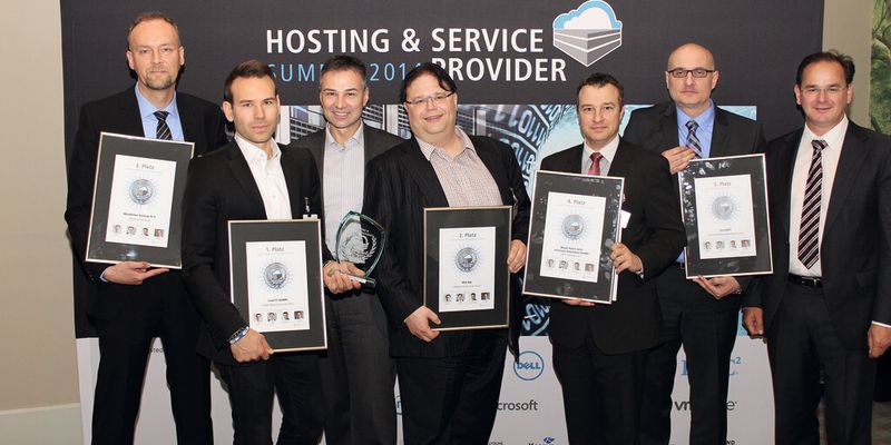 Die Gewinner des HOSTING & SERVICE PROVIDER Awards mit Werner Nieberle, Geschäftsführer Vogel IT-Medien (rechts außen).