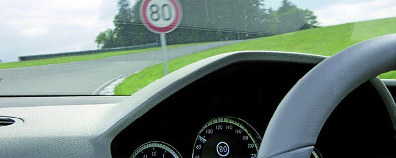 Laut einer aktuellen Studie der Creditplus Bank würden deutlich mehr Verbraucher als im vergangenen Jahr beim Autokauf größere Summen investieren – wenn dafür mehr Fahrerassistenzsysteme im Fahrzeug vorhanden sind.