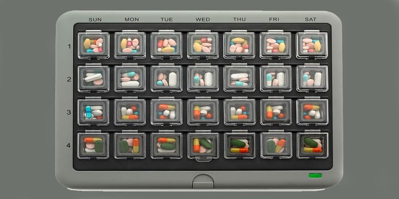 Der Medikamentendispenser von MedMinder überwacht die ordnungsgemäße und zeitlich abgestimmte Einnahme von Medikamenten