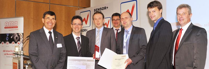 v.l. Wolfgang Wiedemann (AMA Verband), Christof Pruss (Uni. Stuttgart), Jens Siepmann (Mahr) , Prof. Andreas Schütze (Uni. Saarland), Dr. Markus Lotz (Mahr GmbH), Johannes Schindler (Uni Stuttgart) und Holger Hage (Mahr) bei der Verleihung des AMA Innovationspreises 2014 anlässlich der Sensor+Test 2014 in Nürnberg.
