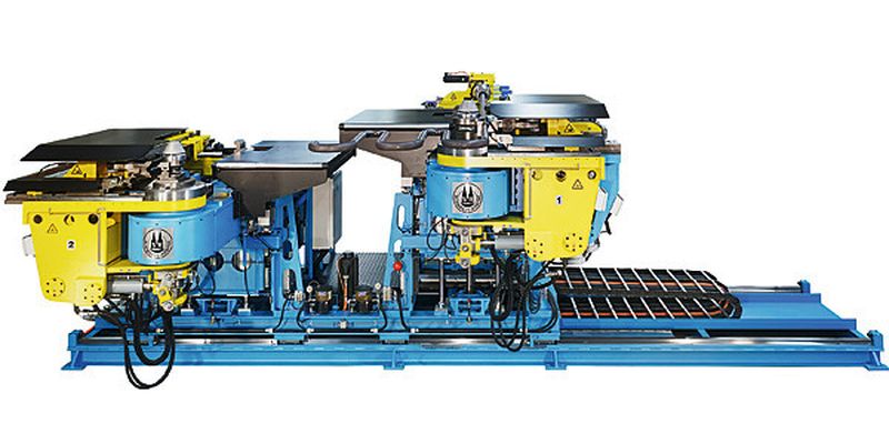 Bild 1: Für Rohrleitungen in Krafwerken müssen auch hochfeste Werkstoffe mit engen Radien gebogen werden, was die Maschine CNC 100 DB Twin von Schwarze-Robitec schafft.