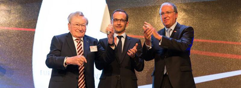 Sonderapplaus für Artur Fischer von Heiko Maas und Benoit Battistelli