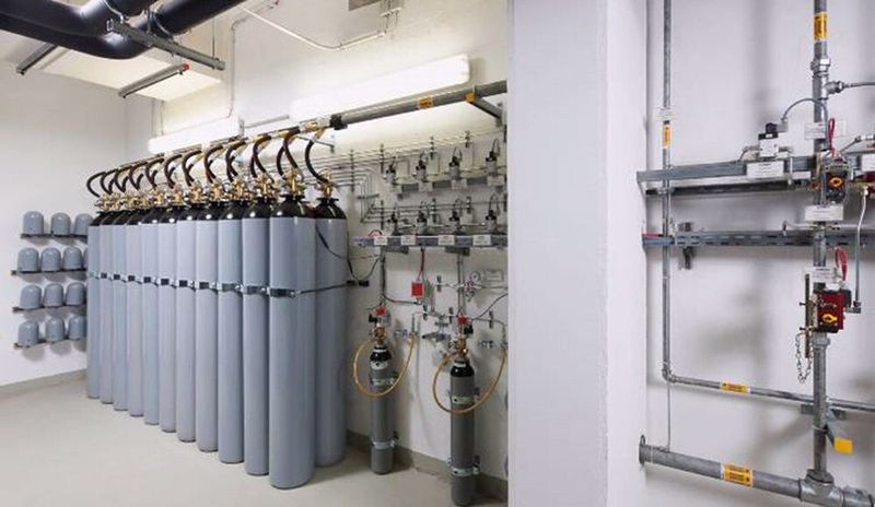 Brände sind die häufigste Ursache für Betriebsunterbrechungen in Rechenzentren. So sehen Stickstoffbehälter für die Gaslöschanlage eines Rechenzentrums aus.